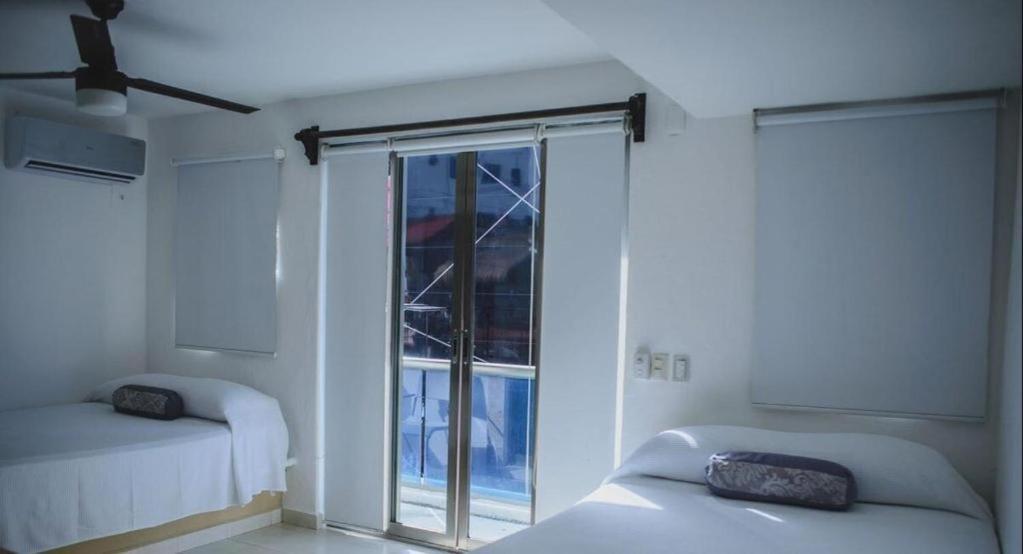 Playa Y Mar Suites - Avenida Quinta - Only 1 Block From Beach!!! Playa del Carmen