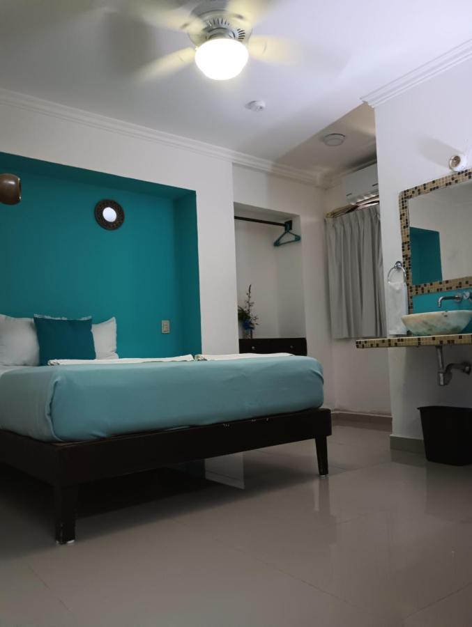 Playa Y Mar Suites - Avenida Quinta - Only 1 Block From Beach!!! 3* Playa del Carmen